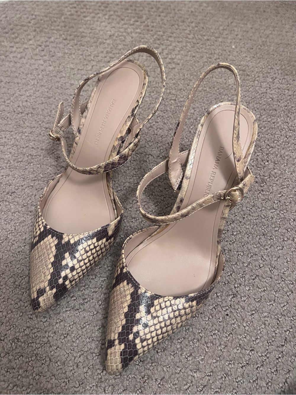 Banana Republic Beige Snakeskin Pointed Slingback Pumps